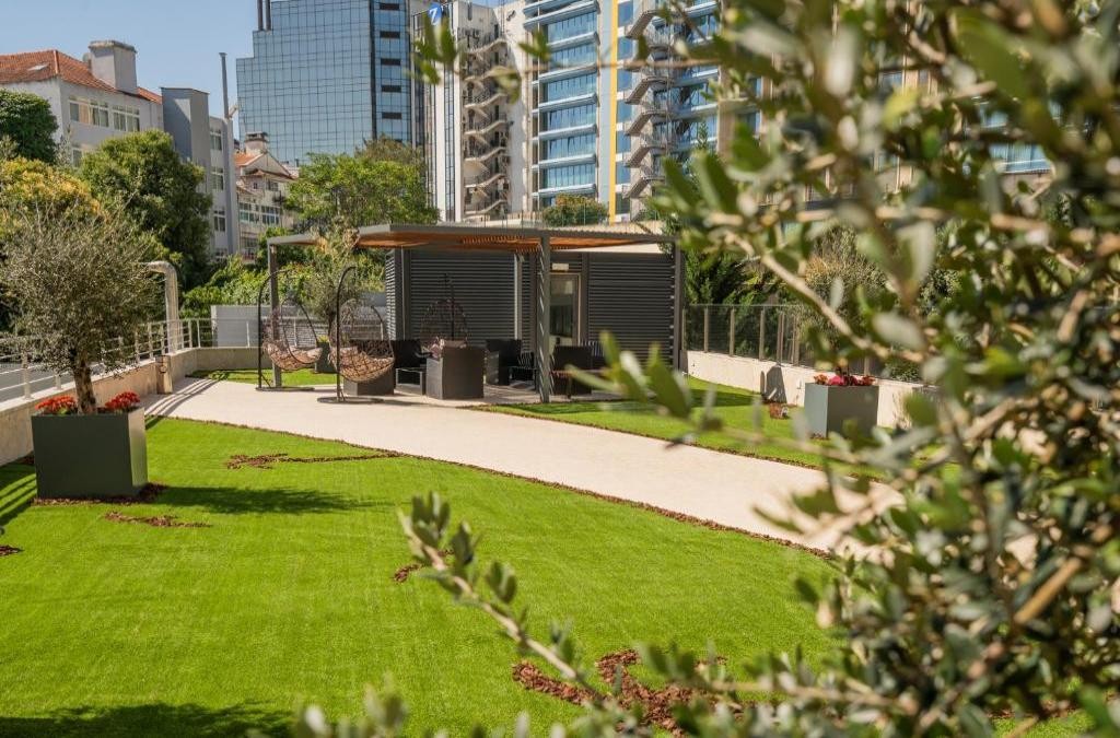 Lisboa a tu ritmo: hotel con desayuno y paseo hop‑on hop‑off incluido