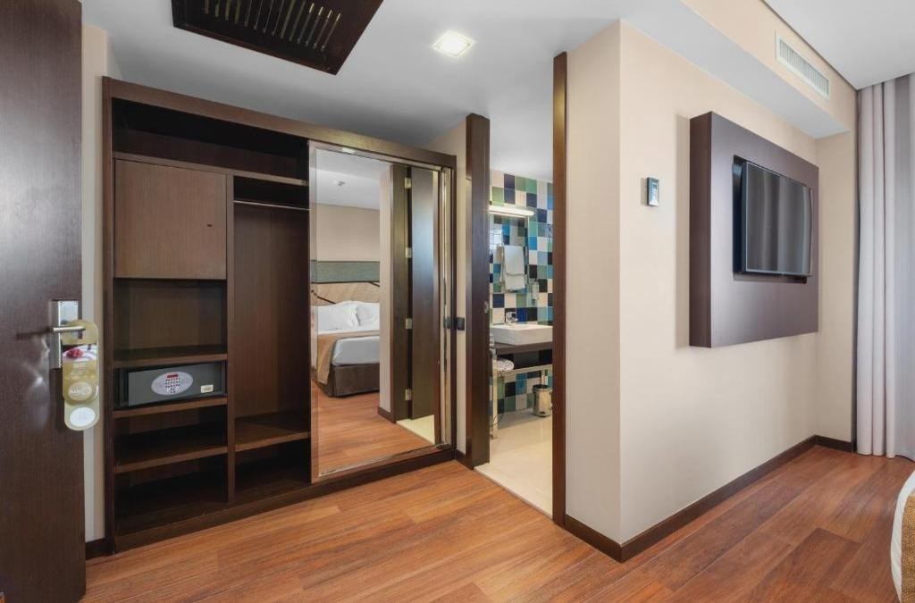¡Oporto con cata de vinos y crucero por el Duero! - Axis Porto Business & Spa Hotel