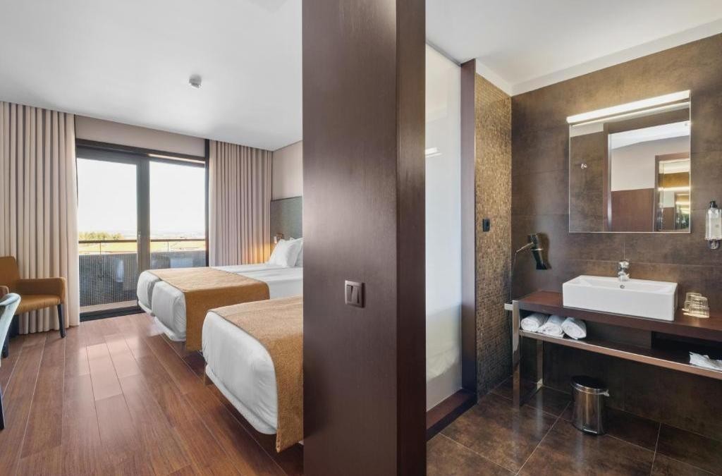 ¡Oporto con cata de vinos y crucero por el Duero! - Axis Porto Business & Spa Hotel