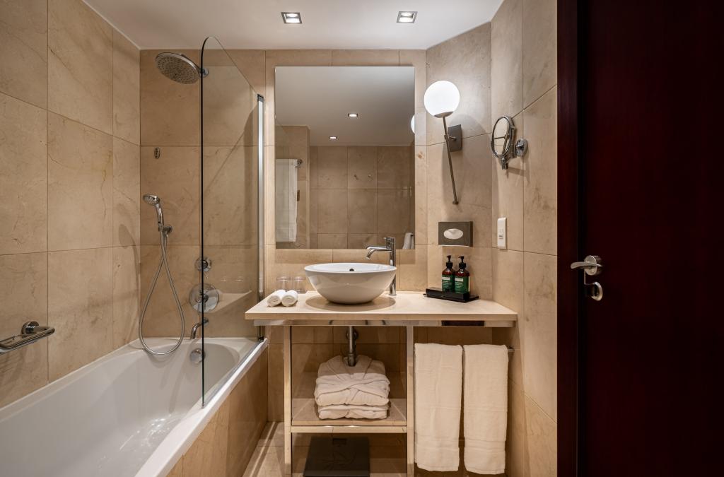 Escapada de lujo a Oporto: hotel 5*, cata de vinos y crucero - Crowne Plaza Porto by IHG