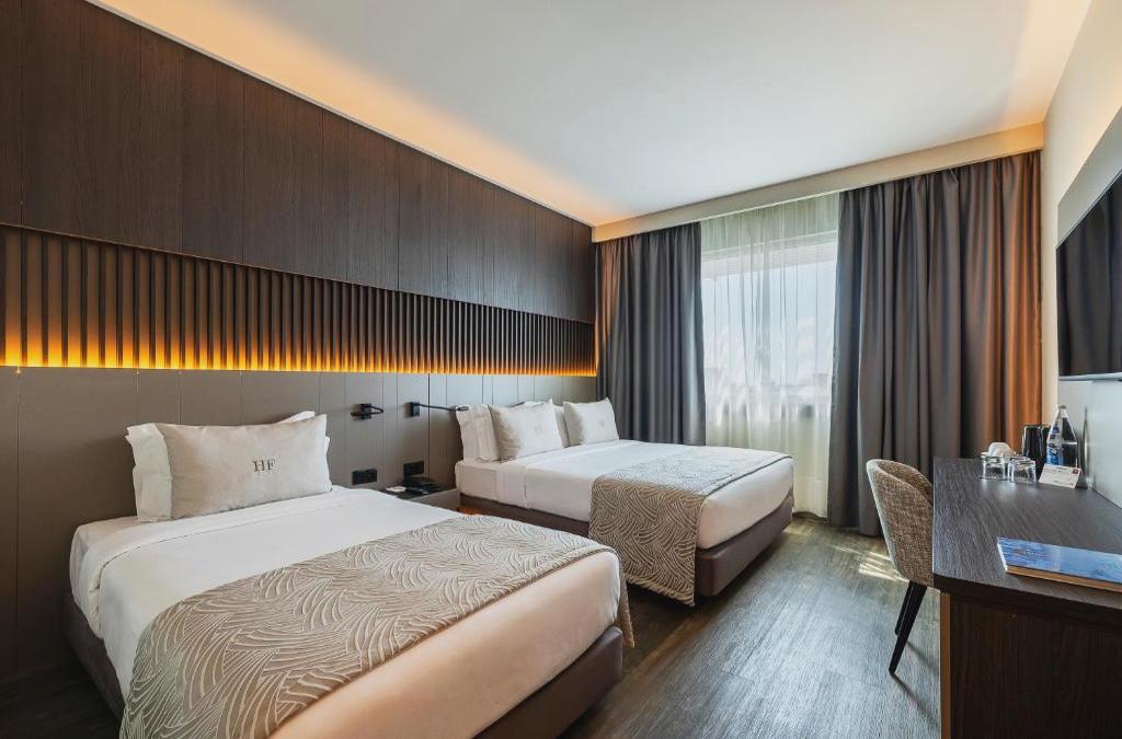 Descubre Oporto en hotel 4* con cata de vinos y crucero