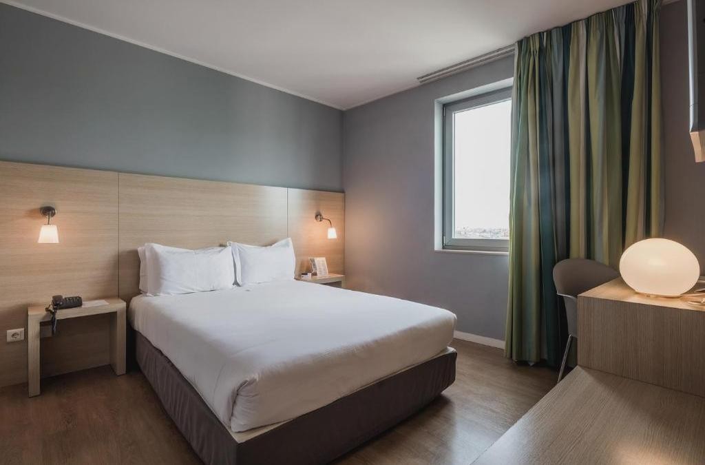 ¡Oporto al completo! Con crucero por los 6 puentes y cata de vino - Cliphotel