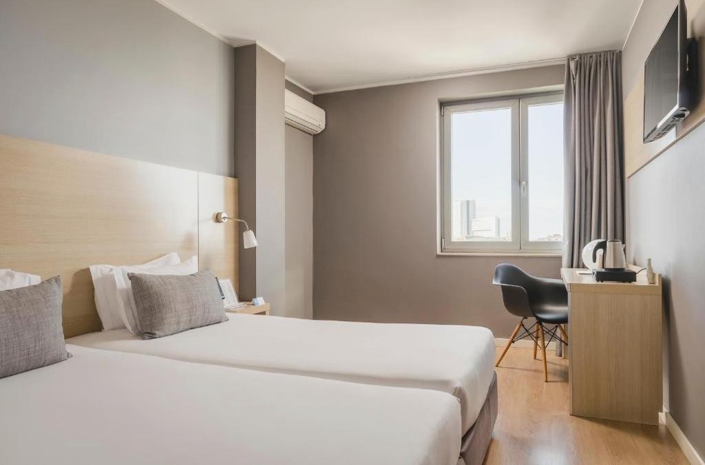 ¡Oporto al completo! Con crucero por los 6 puentes y cata de vino - Cliphotel