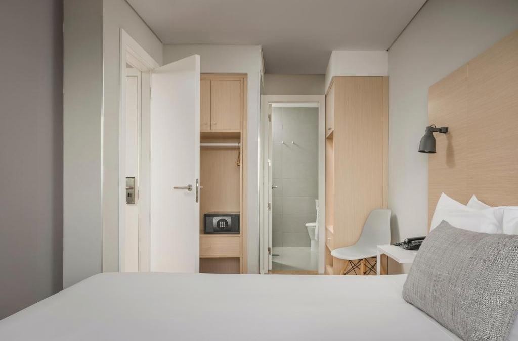 ¡Oporto al completo! Con crucero por los 6 puentes y cata de vino - Cliphotel