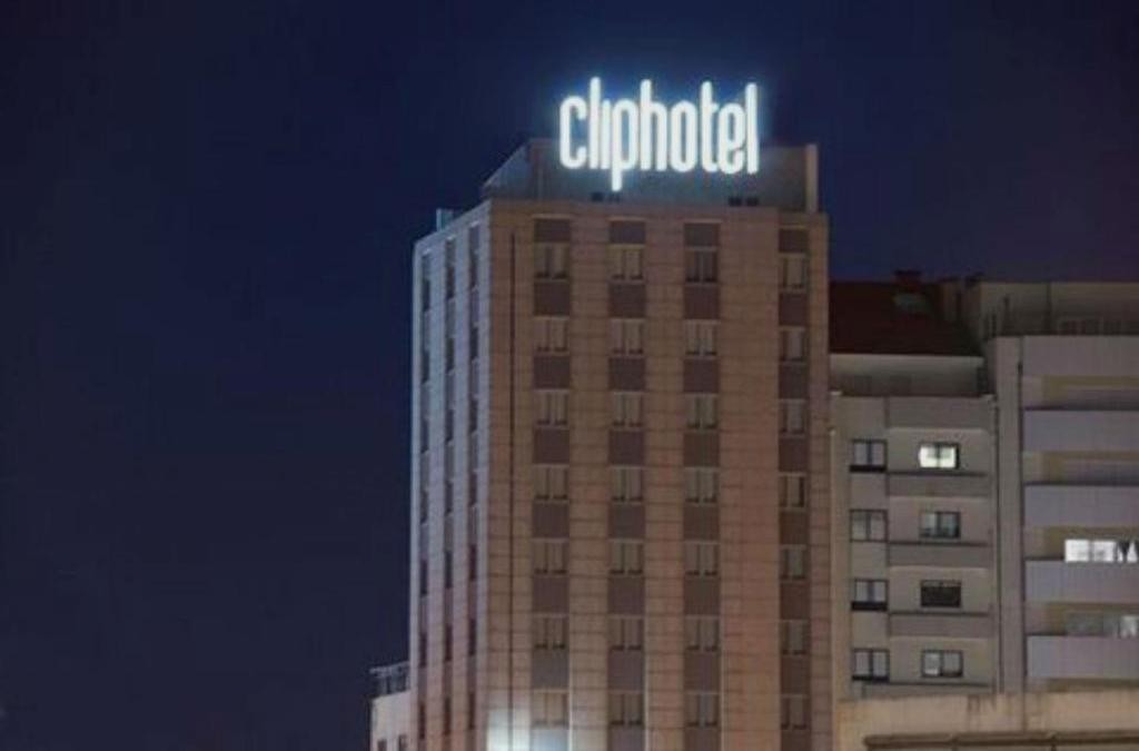 ¡Oporto al completo! Con crucero por los 6 puentes y cata de vino - Cliphotel