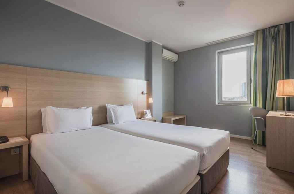¡Oporto al completo! Con crucero por los 6 puentes y cata de vino - Cliphotel
