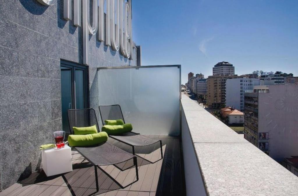 ¡Oporto al completo! Con crucero por los 6 puentes y cata de vino - Cliphotel
