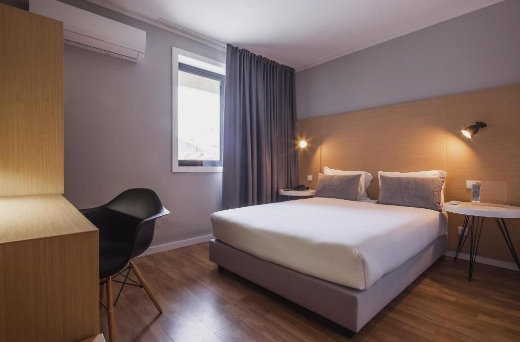 ¡Oporto al completo! Con crucero por los 6 puentes y cata de vino - Cliphotel