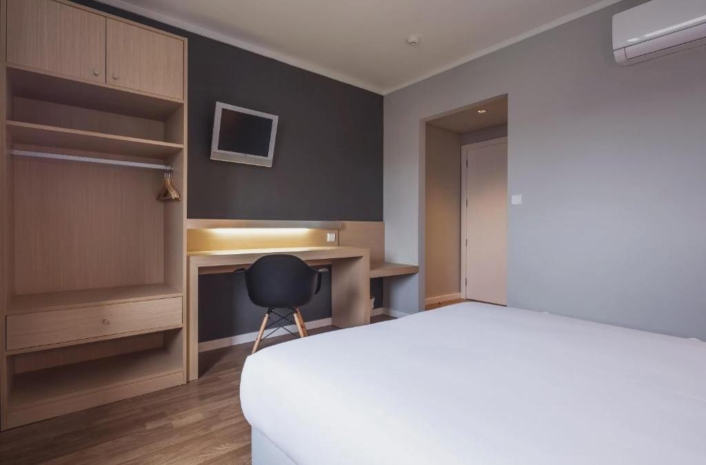 ¡Oporto al completo! Con crucero por los 6 puentes y cata de vino - Cliphotel