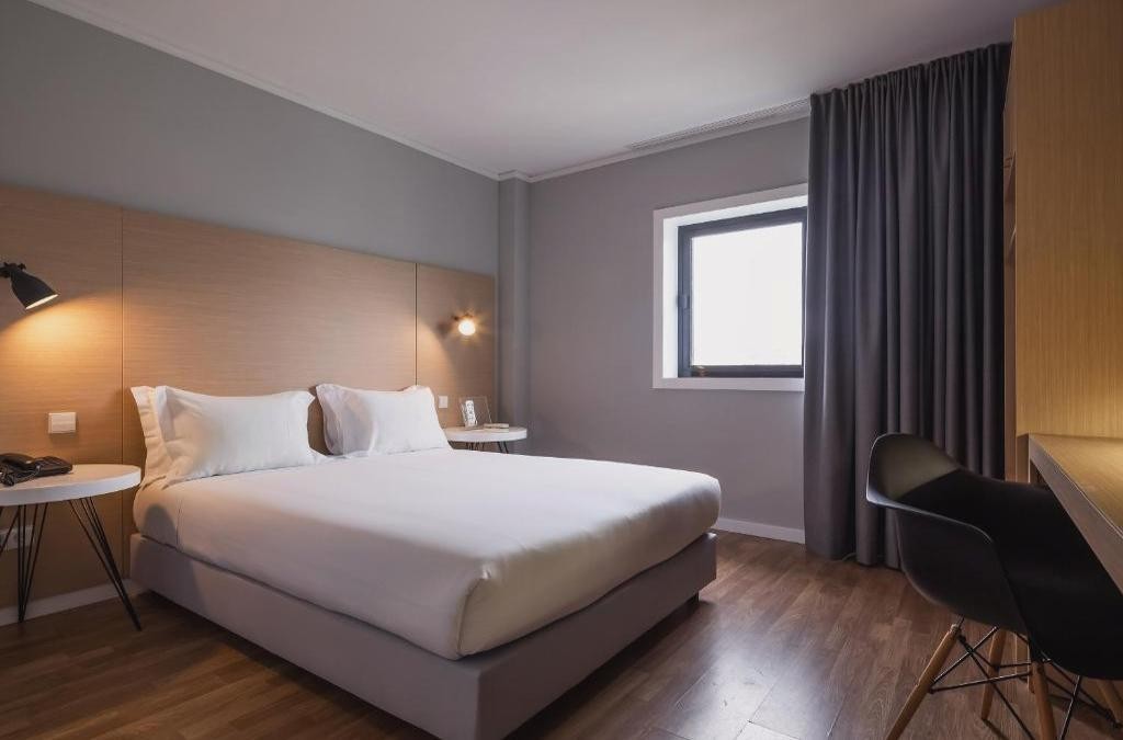 ¡Oporto al completo! Con crucero por los 6 puentes y cata de vino - Cliphotel