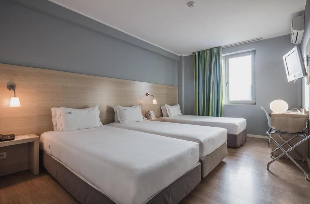 ¡Oporto al completo! Con crucero por los 6 puentes y cata de vino - Cliphotel