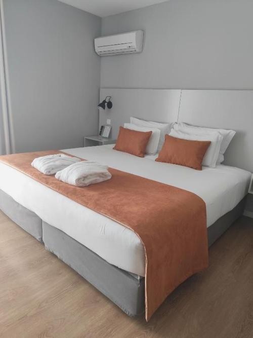 ¡Oporto al completo! Con crucero por los 6 puentes y cata de vino - Cliphotel
