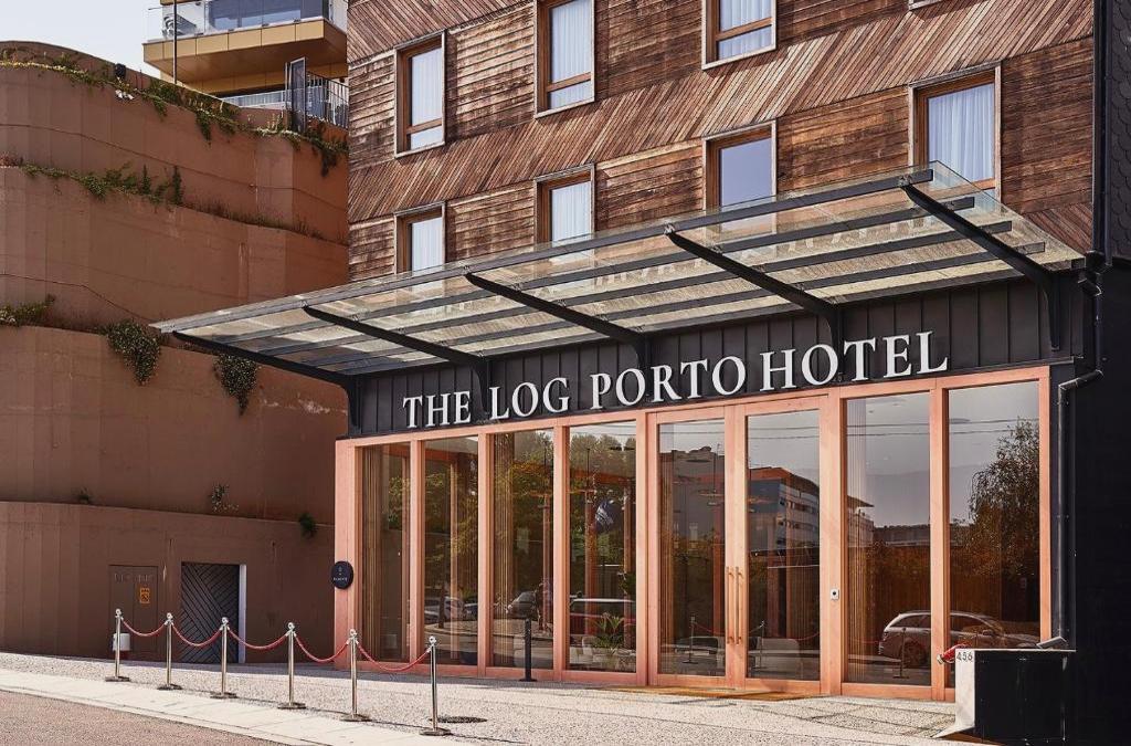 Design hotel in Oporto with tasting and cruise
