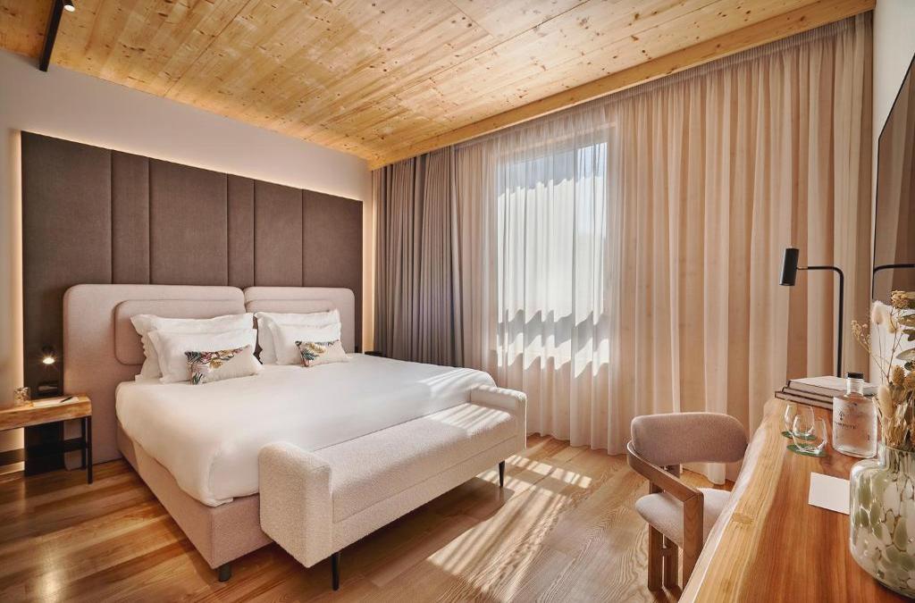 Design hotel in Oporto with tasting and cruise