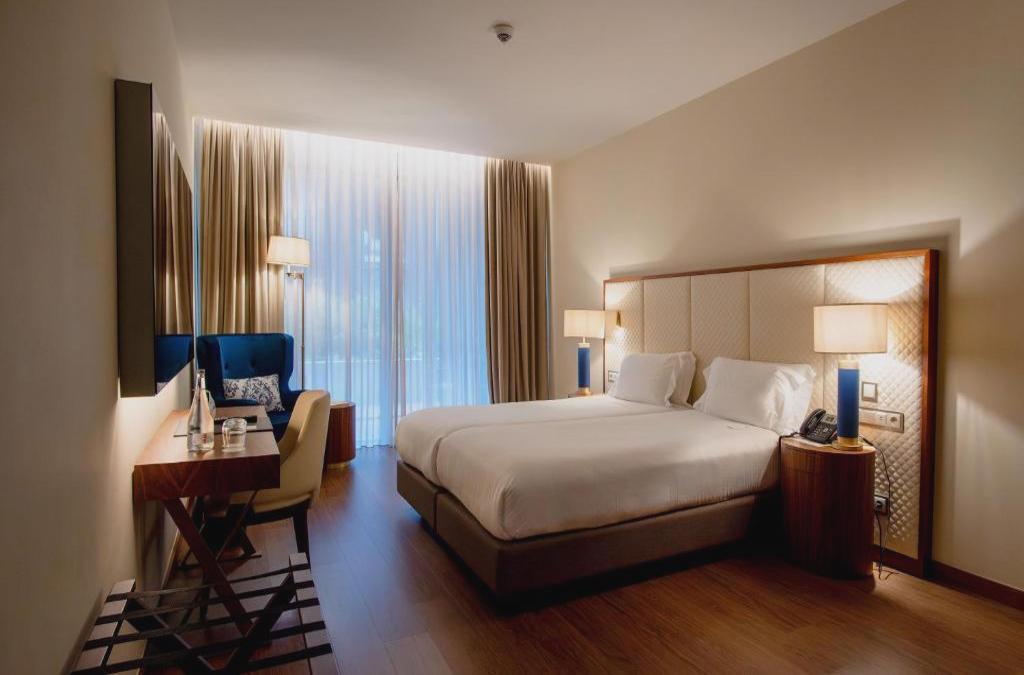 Boeira Garden Hotel Porto Gaia, Curio Collection by Hilton
