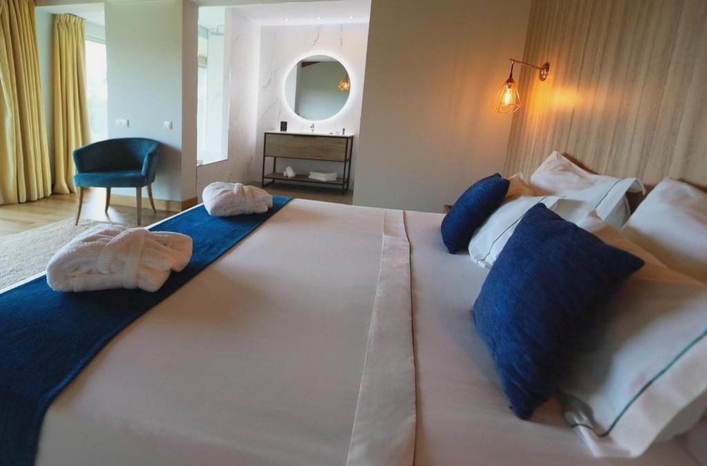 ¡Relájate frente a las montañas de Mondim de Basto en Portugal con spa incluido!