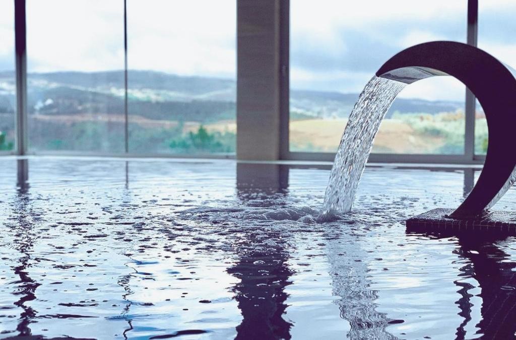 ¡Relájate frente a las montañas de Mondim de Basto en Portugal con spa incluido!